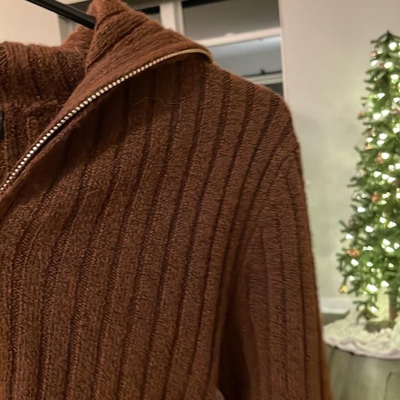 Missguided Sweater - Picture 2 of 2